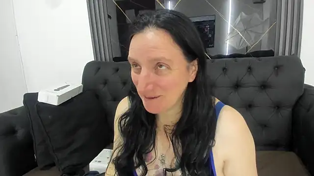 Andre cloefoxx  online show from December 15, 2025, 4:39 am