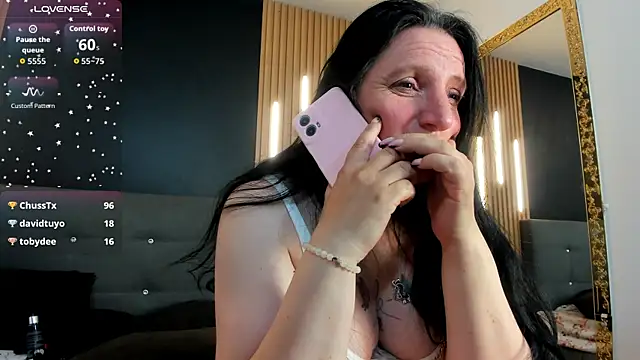 Andre cloefoxx  online show from April 2, 2026, 3:31 pm