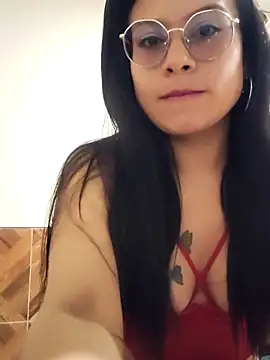 Snapshot of Laura_Daza1 chatting on December 2, 2025, 2:39 am Laura Daza1 online show from December 2, 2025, 2:39 am