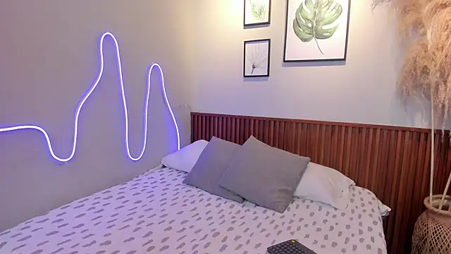 Snapshot of MIAROGGERSS chatting on February 21, 2026, 4:02 am MIAROGGERSS online show from February 21, 2026, 4:02 am