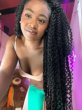 Snapshot of Cynthia_es chatting on December 22, 2025, 4:59 pm Cynthia es online show from December 22, 2025, 4:59 pm