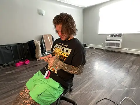 Snapshot of Tatertats chatting on December 4, 2025, 9:12 pm Tatertats online show from December 4, 2025, 9:12 pm