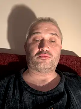 Olomoucak1982 online show from March 31, 2026, 6:52 pm