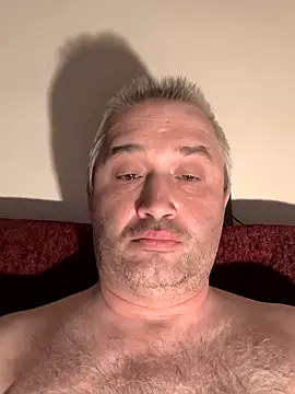 Olomoucak1982 online show from April 19, 2026, 6:21 pm