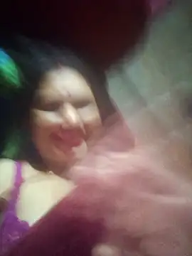 Your-shreya143 online show from April 4, 2026, 7:44 pm