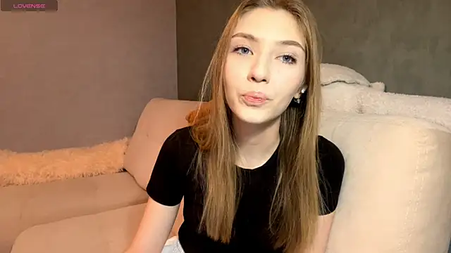 Snapshot of AveryBerkson chatting on December 23, 2025, 9:51 am AveryBerkson online show from December 23, 2025, 9:51 am