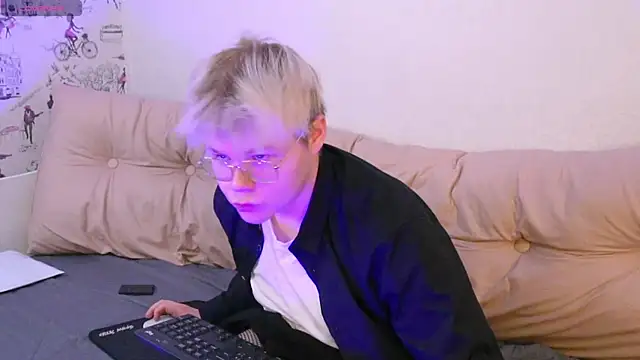 Brian Mils online show from December 14, 2025, 12:21 pm