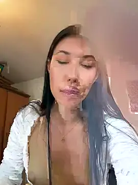 Isabella Fontanaa online show from July 18, 2026, 11:36 am
