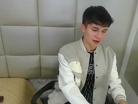 JuanGomm online show from December 16, 2025, 3:44 am