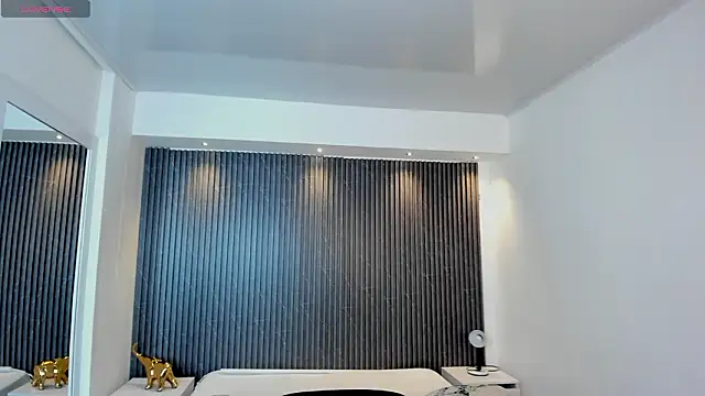 Snapshot of TiffanyHoustton chatting on February 11, 2026, 11:48 am TiffanyHoustton online show from February 11, 2026, 11:48 am