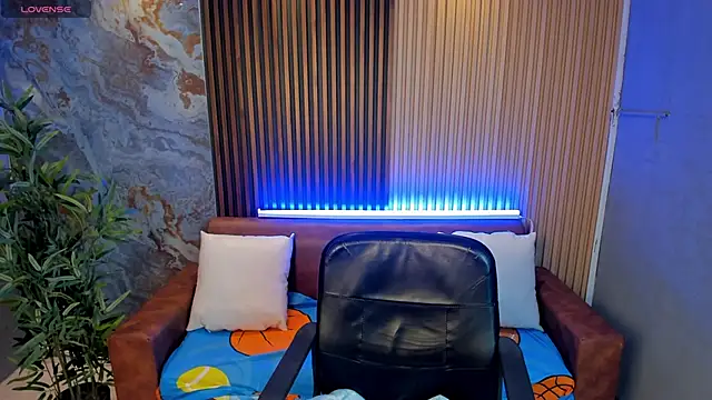 Snapshot of TiffanyHoustton chatting on February 20, 2026, 11:43 am TiffanyHoustton online show from February 20, 2026, 11:43 am