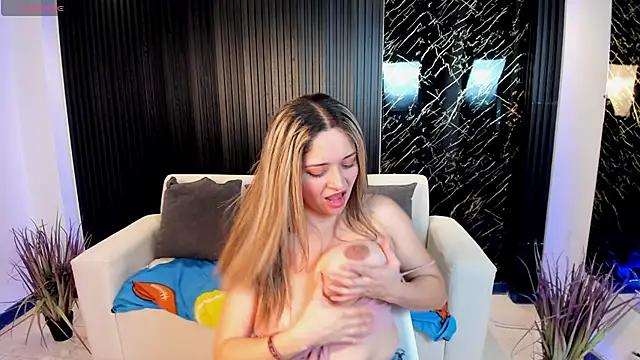 Snapshot of TiffanyHoustton chatting on February 27, 2026, 12:16 pm TiffanyHoustton online show from February 27, 2026, 12:16 pm