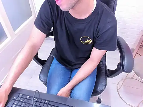 SweeXioji online show from February 19, 2026, 11:45 pm