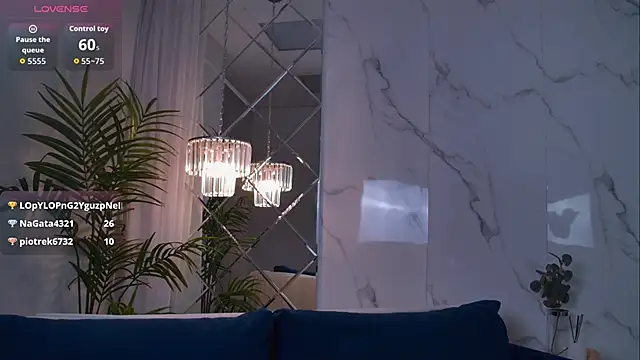 LisaDeviss online show from January 18, 2026, 9:57 am