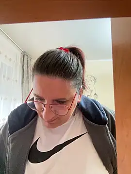 Dana92va online show from February 15, 2026, 6:32 am