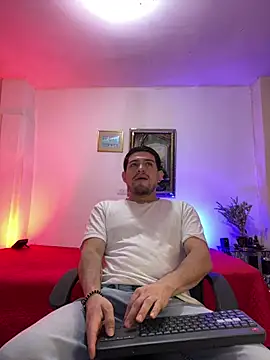 williamsmiiths16 online show from March 25, 2026, 11:49 am