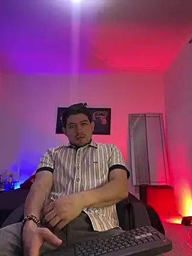 williamsmiiths16 online show from May 12, 2026, 10:01 am