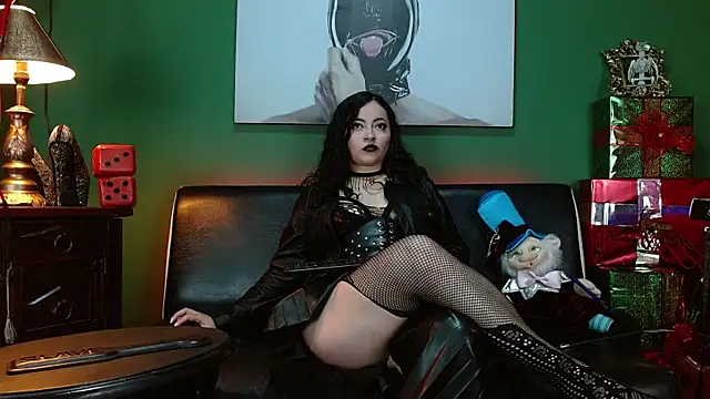 Snapshot of LunaTikka chatting on December 19, 2025, 4:52 am LunaTikka online show from December 19, 2025, 4:52 am