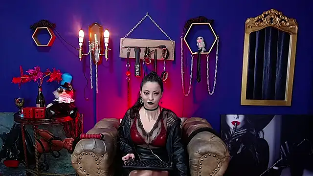 Snapshot of LunaTikka chatting on January 7, 2026, 2:36 am LunaTikka online show from January 7, 2026, 2:36 am