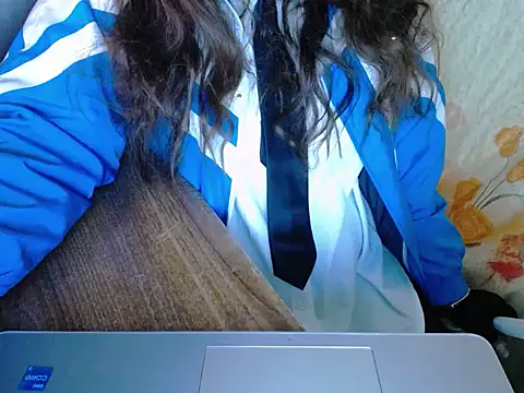 Snapshot of maian_love chatting on April 15, 2026, 7:58 pm maian love online show from April 15, 2026, 7:58 pm