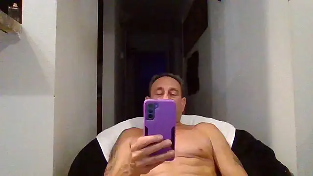 johnnymarino1010 online show from April 28, 2026, 4:06 am