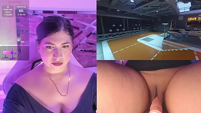 CloeMoon online show from December 21, 2025, 5:03 am