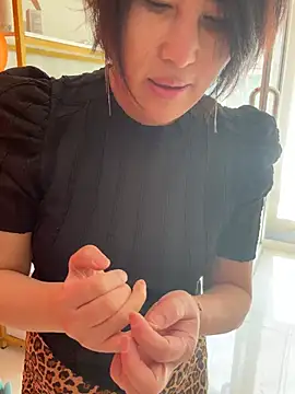 luckybaby666999 online show from April 21, 2026, 3:02 am