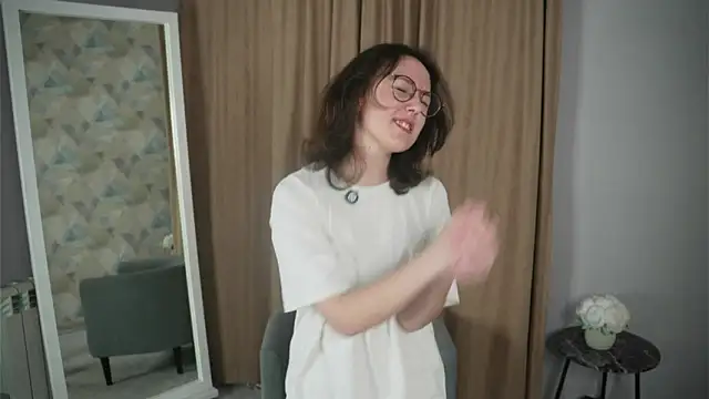 Snapshot of ChongFefer chatting on December 4, 2025, 11:30 am ChongFefer online show from December 4, 2025, 11:30 am