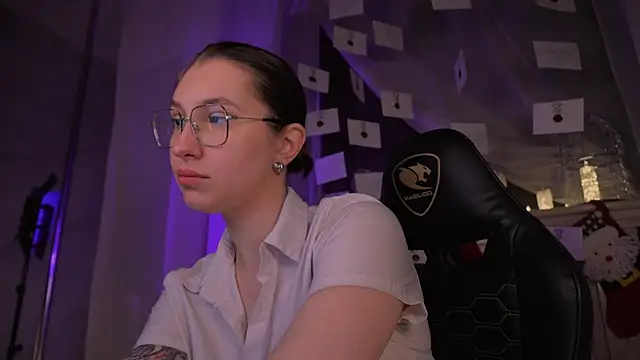 hi evie online show from December 21, 2025, 1:29 pm