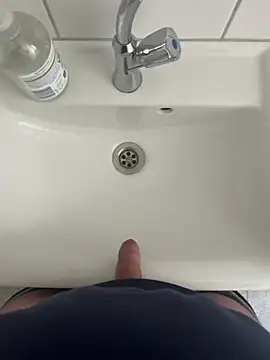 Dodo2223 online show from February 9, 2026, 1:37 pm