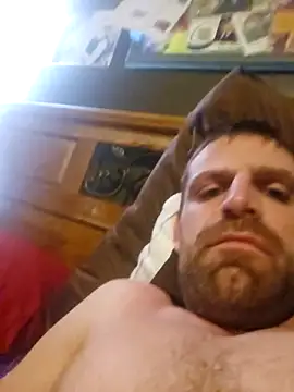 Legtrembler1 online show from February 12, 2026, 7:53 pm