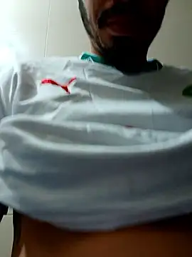 Snapshot of BR4v9andr chatting on December 4, 2025, 6:12 am BR4v9andr online show from December 4, 2025, 6:12 am