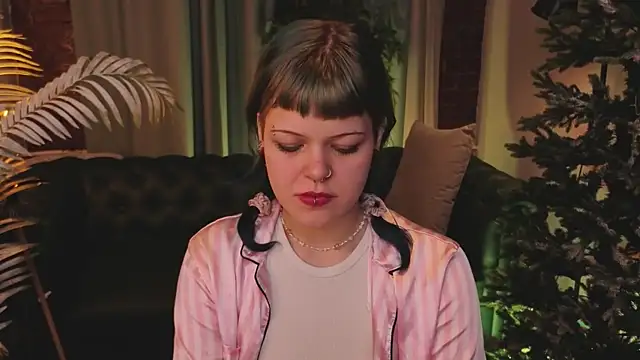 Snapshot of HelyEre chatting on December 3, 2025, 9:46 pm HelyEre online show from December 3, 2025, 9:46 pm