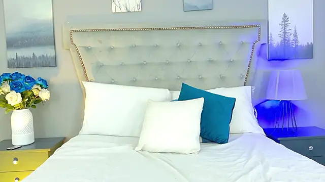 AnnieLeigt online show from February 18, 2026, 12:01 pm