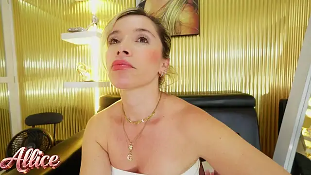 Snapshot of Allice_mommy chatting on February 12, 2026, 7:20 pm Allice mommy online show from February 12, 2026, 7:20 pm