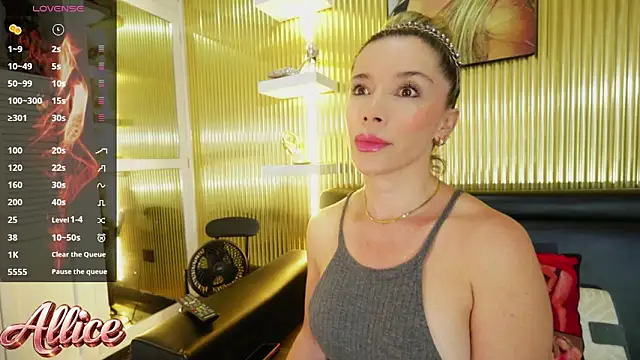 Snapshot of Allice_mommy chatting on February 13, 2026, 7:54 pm Allice mommy online show from February 13, 2026, 7:54 pm