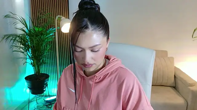 Snapshot of victoria___moon chatting on January 7, 2026, 1:57 pm victoria moon online show from January 7, 2026, 1:57 pm