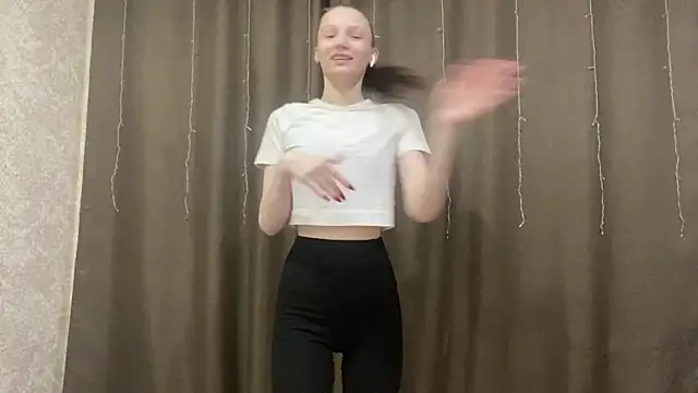 Cleonoth2o online show from April 9, 2026, 6:13 pm