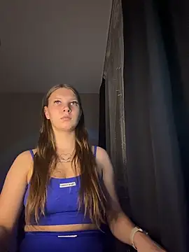 nelli lux  online show from December 15, 2025, 4:28 am