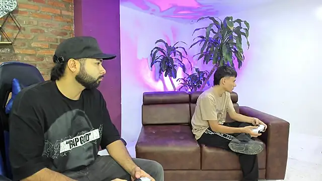 Snapshot of HotThreesoome chatting on December 18, 2025, 12:55 pm HotThreesoome online show from December 18, 2025, 12:55 pm