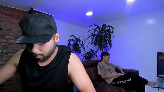 Snapshot of HotThreesoome chatting on December 19, 2025, 1:18 pm HotThreesoome online show from December 19, 2025, 1:18 pm