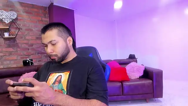 Snapshot of HotThreesoome chatting on January 10, 2026, 1:24 pm HotThreesoome online show from January 10, 2026, 1:24 pm