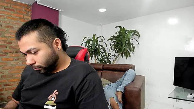 Snapshot of HotThreesoome chatting on January 14, 2026, 12:44 pm HotThreesoome online show from January 14, 2026, 12:44 pm