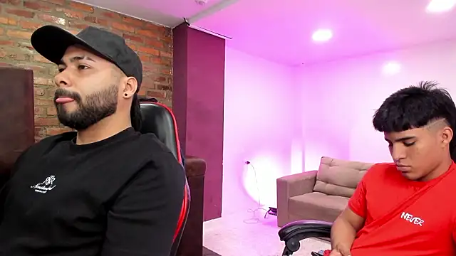 Snapshot of HotThreesoome chatting on February 14, 2026, 12:24 pm HotThreesoome online show from February 14, 2026, 12:24 pm