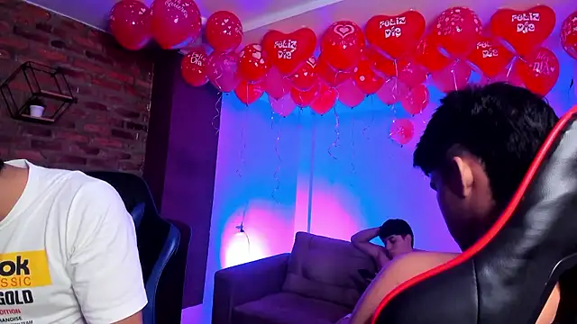 Snapshot of HotThreesoome chatting on February 16, 2026, 12:34 pm HotThreesoome online show from February 16, 2026, 12:34 pm