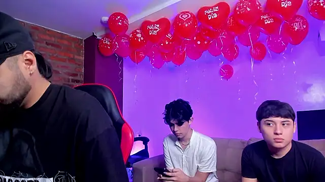 Snapshot of HotThreesoome chatting on February 17, 2026, 12:12 pm HotThreesoome online show from February 17, 2026, 12:12 pm