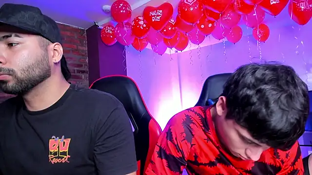 Snapshot of HotThreesoome chatting on February 19, 2026, 12:12 pm HotThreesoome online show from February 19, 2026, 12:12 pm