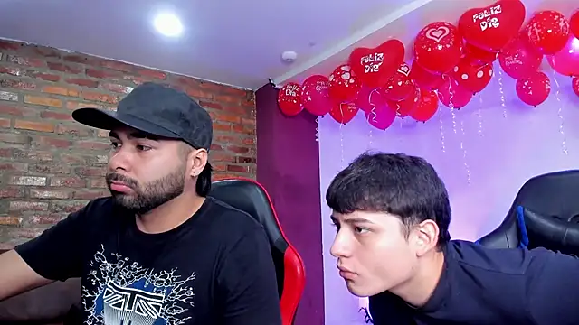 Snapshot of HotThreesoome chatting on February 20, 2026, 12:27 pm HotThreesoome online show from February 20, 2026, 12:27 pm