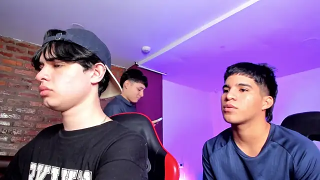 HotThreesoome online show from March 4, 2026, 12:22 pm