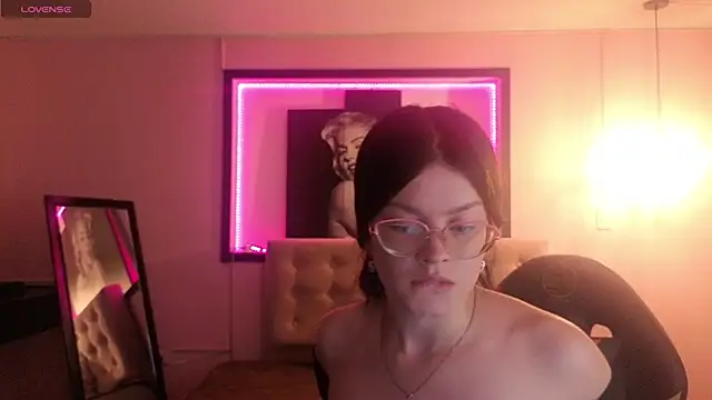 Snapshot of Sara_valderrama_ chatting on February 5, 2026, 7:18 pm Sara valderrama online show from February 5, 2026, 7:18 pm